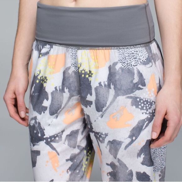 Lululemon Om Pant Mini Art Pop White Multi / Slate 4 - Picture 2 of 11